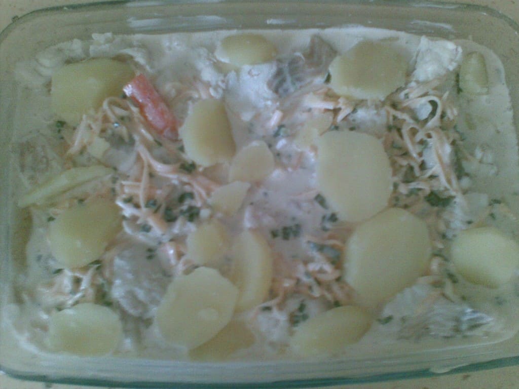 Ostatnia warstwa ziemniaków na dorszu