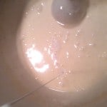 Powoli dolewamy mleko zagęszczone