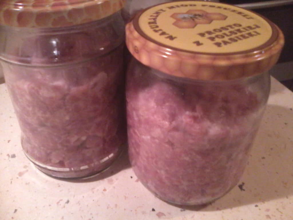 Domowa kiełbasa w słoiku