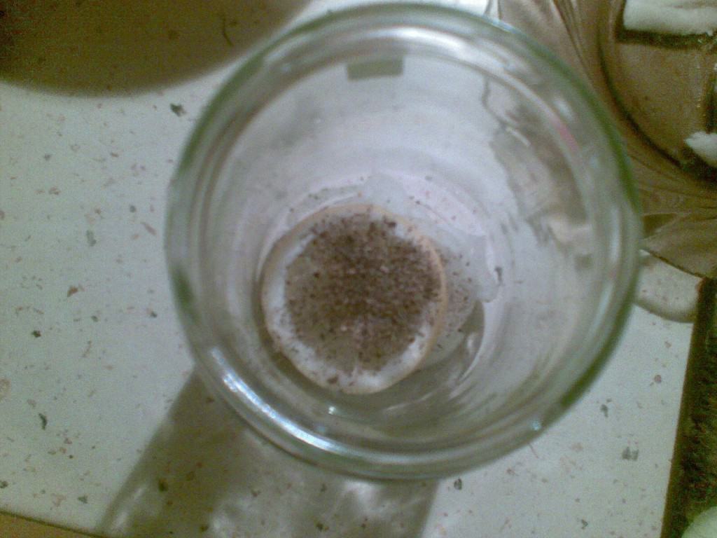 Układanie śledzi w słoiku